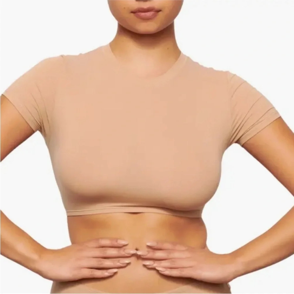 SKIMS fits everybody super cropped t shirt